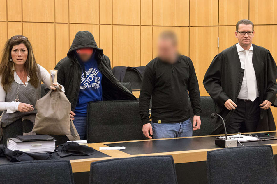 Die beiden Männer sollen für zwei Anschläge auf eine Flüchtlingsunterkunft in Hiltrup verantwortlich sein.