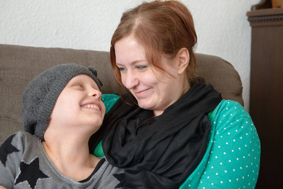 Stefanie Schönau (30) mit ihrer Tochter Letizia (11)