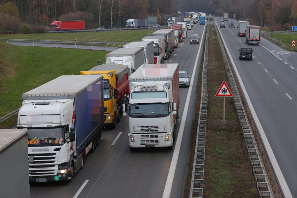 Zwischen Pulsnitz und Ottendorf-Okrilla hat es einen Unfall mit zwei Lastern gegeben, seitdem geht nichts mehr auf der A4.