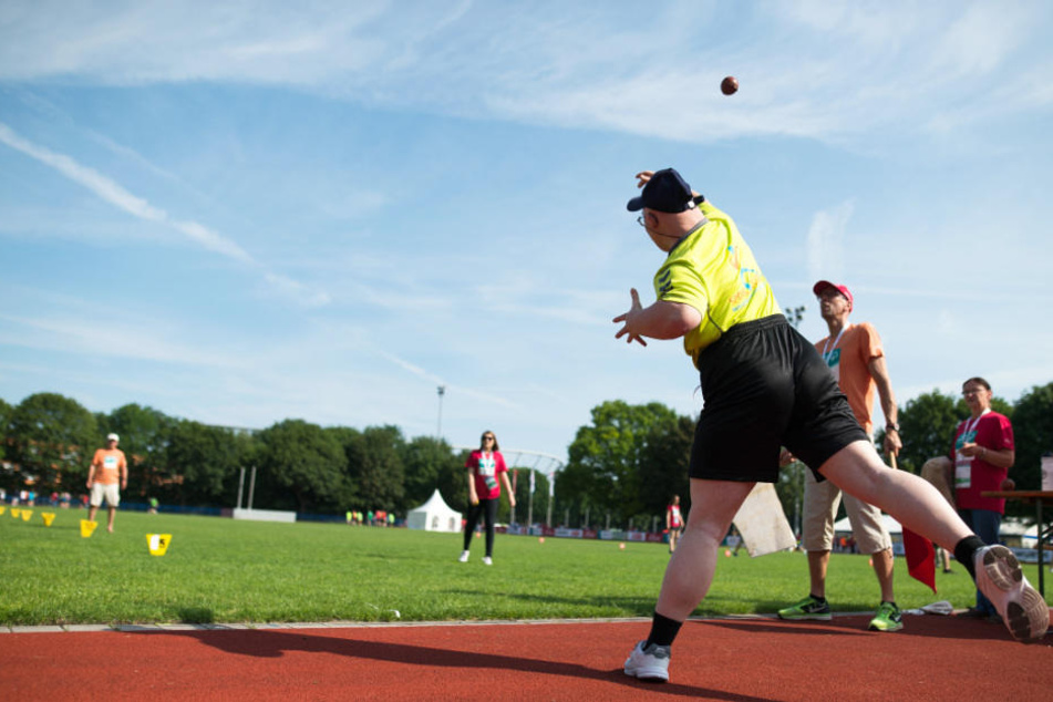 Bei den Special Olympics gibt es unter anderem die Disziplin Ballwurf. (Archivbild)