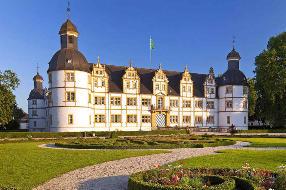 Im Schloss Paderborn werden heute exklusiv Keller, Dachböden und
Abstellkammern geöffnet.