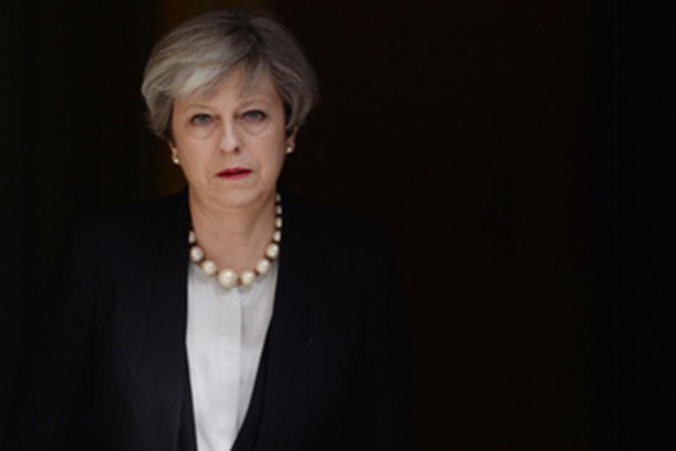 Auch die britische Premierministerin Theresa May (60) hat sich inzwischen auf den Weg nach Manchester gemacht.