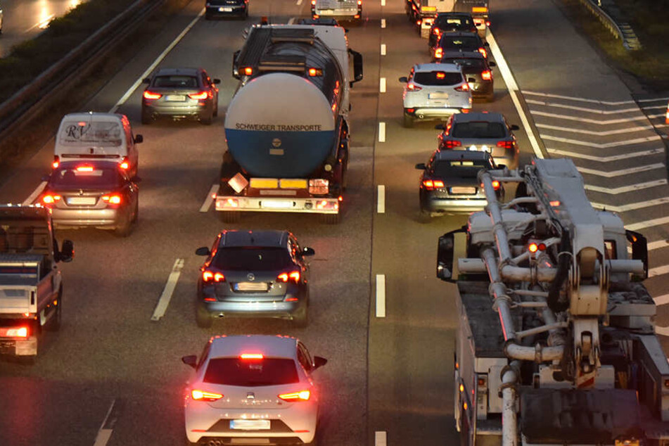 Auf der A2 kam es zu einem Rückstau von rund fünf Kilometer Länge. (Symbolbild)