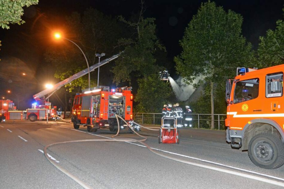 Zahlreiche Einsatzwagen waren vor Ort.