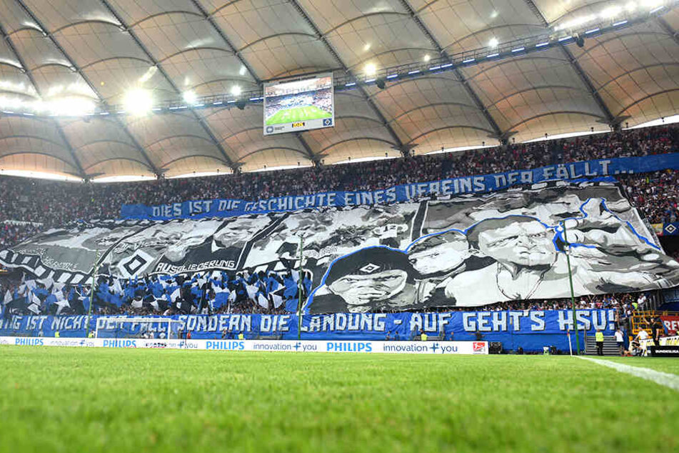 Mit einer beeindruckenden Choreografie empfingen die Hamburger Fans ihr Team.