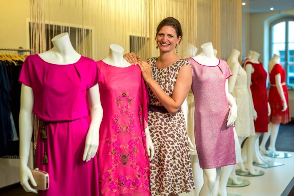 Freut sich über den Erfolg ihres Models: Designerin Dorothea Michalk (36) in
ihrem Atelier auf der Rähnitzgasse.