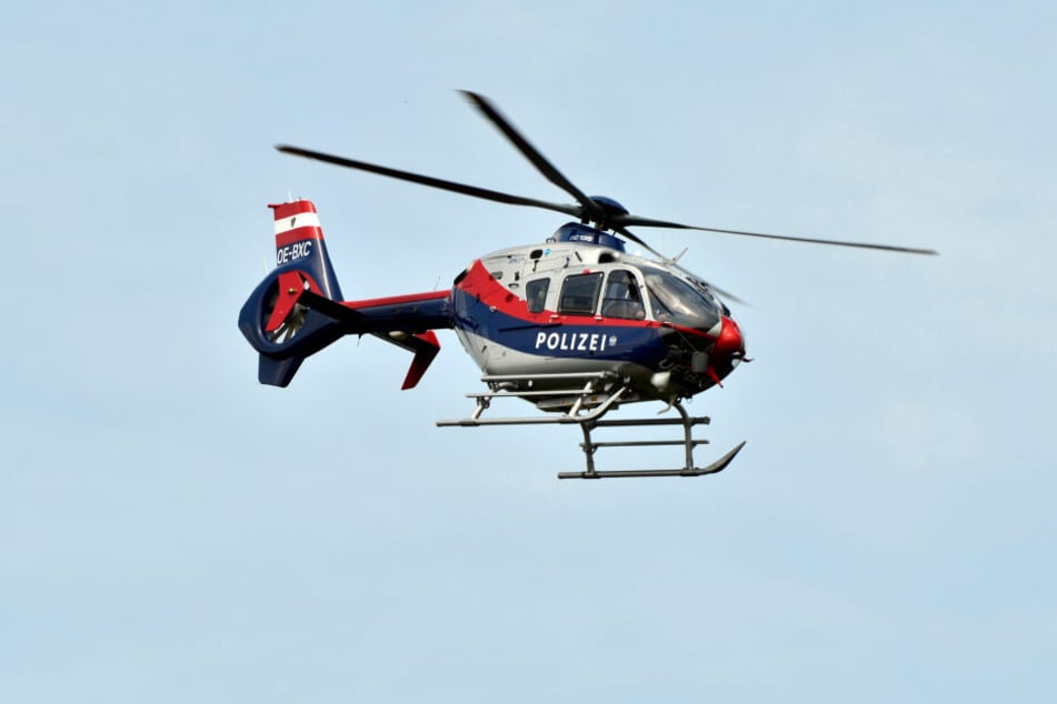 Die Polizei war mit dem Hubschrauber im Einsatz (Symbolbild).