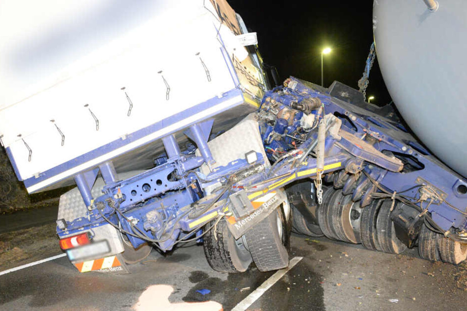 Der Truck knickte komplett um die eigene Achse.