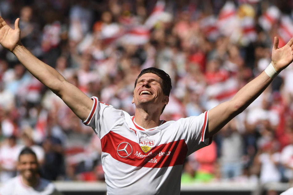 Stuttgarts Mario Gomez jubelt nach dem Tor zum 1:0 gegen TSG 1899 Hoffenheim.
