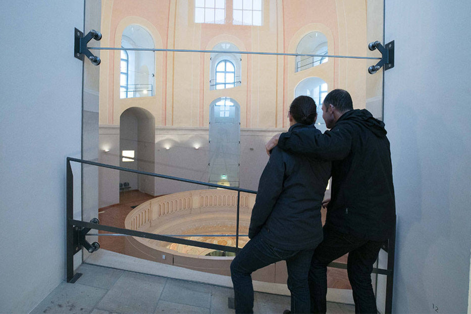 Der Blick durchs "Kuppelauge" ist im Januar erstmal versperrt. Stattdessen sind dort dann Bauplanen aufgehängt.