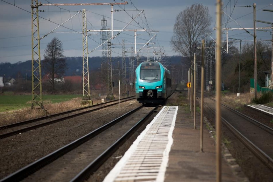Ein Zug der Eurobahn soll eine Passagierin einfach auf dem Bahnsteig zurückgelassen haben.