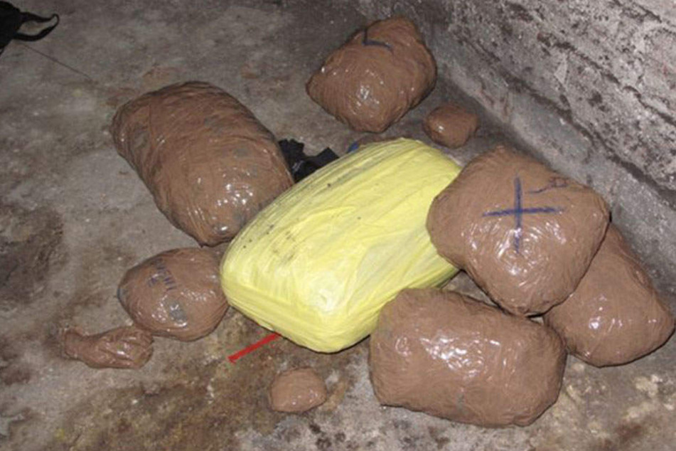 Bei einer Durchsuchung des Kellers fanden die Kriminalisten knapp sechs Kilogramm Marihuana.