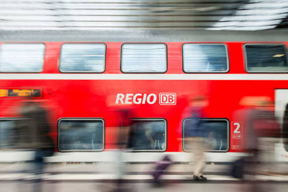 Die Sperrung dauert voraussichtlich noch mehr als eine Stunde. (Symbolbild)