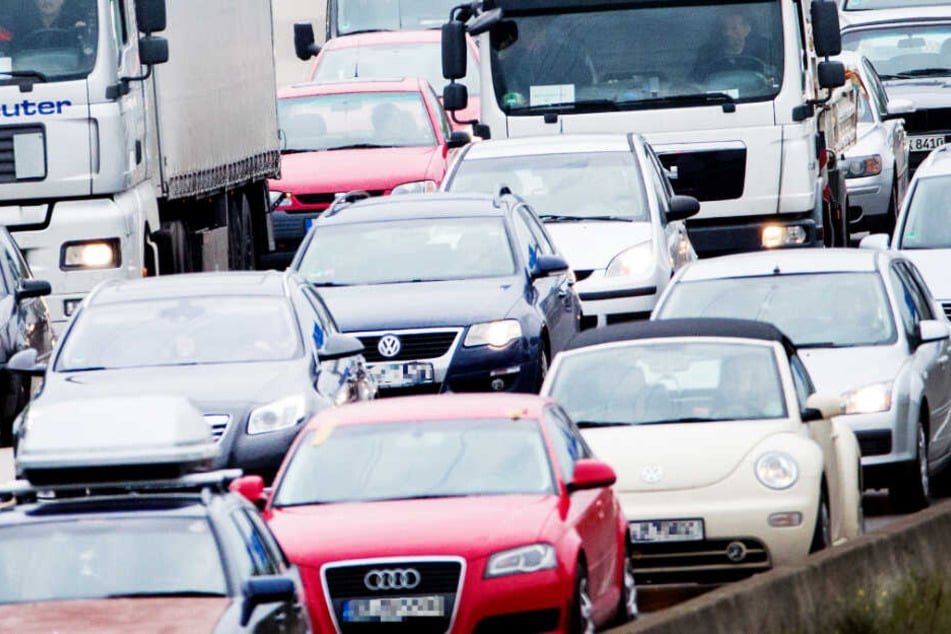 Auf der A3 kam es am Donnerstagmorgen infolge eines Unfalls zu einem Stau (Symbolbild).