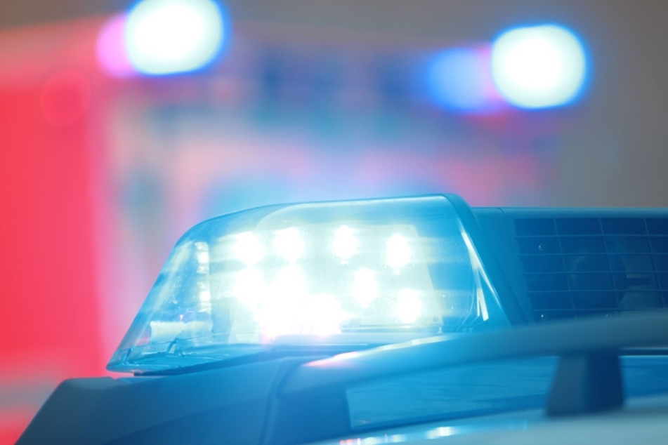 Als die Polizei am Unglücksort eintraf, lag der Tote in stabiler Seitenlage auf dem Boden (Symbolbild).