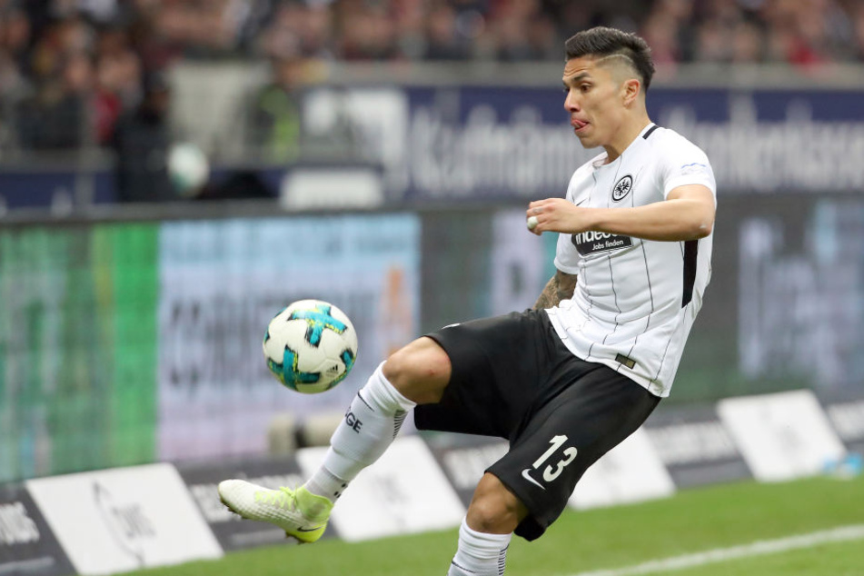 Salcedo stürzte in der 69. Minute auf die linke Schulter, zog sich dabei die Verletzung zu.