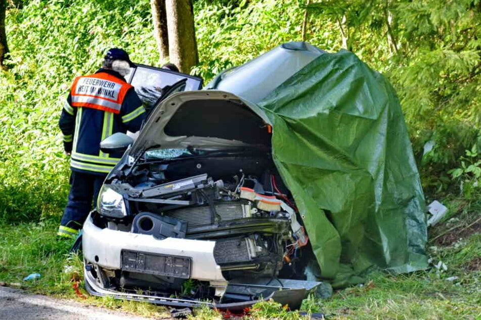 Der schwer verletzte Zwickauer starb noch an der Unfallstelle.