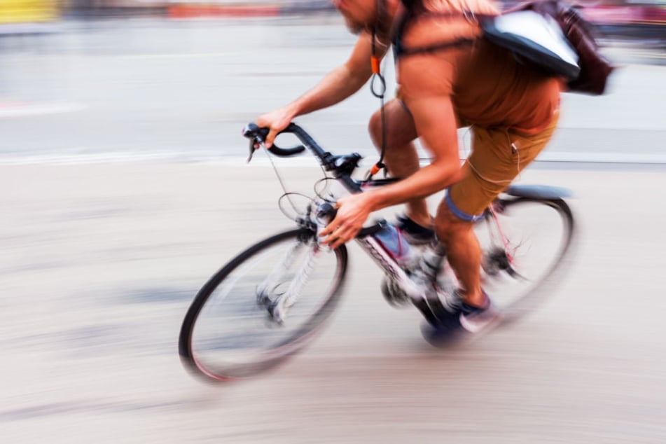 Polizei fahndet nun nun nach dem flüchtigen Radfahrer. (Symbolbild)