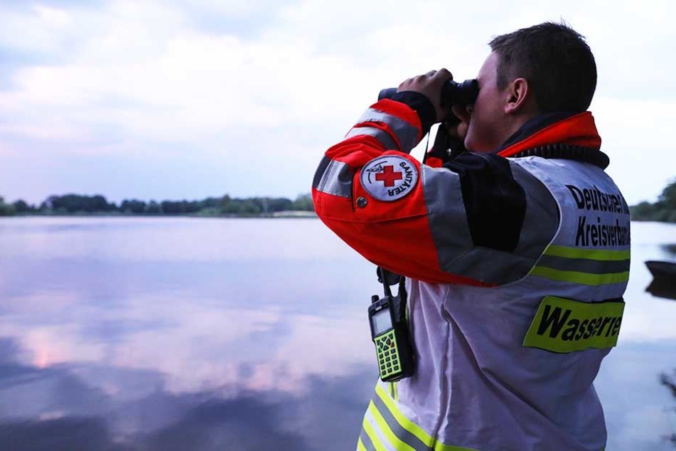 Die Suche nach dem vermissten Schwimmer musste am späten Donnerstagabend erfolglos abgebrochen werden.