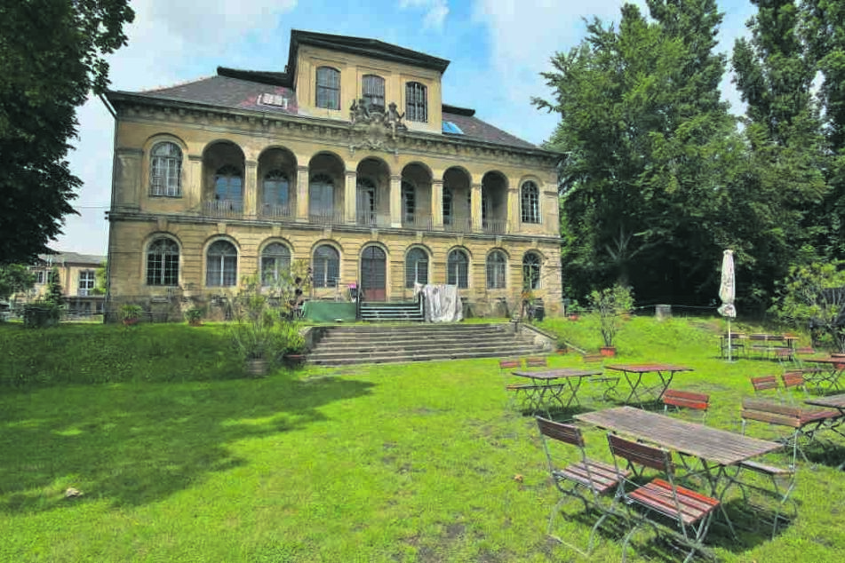 Das Schloss Übigau im gleichnamigen Stadtteil wird seit Jahren von der
Besitzerin sich selbst überlassen