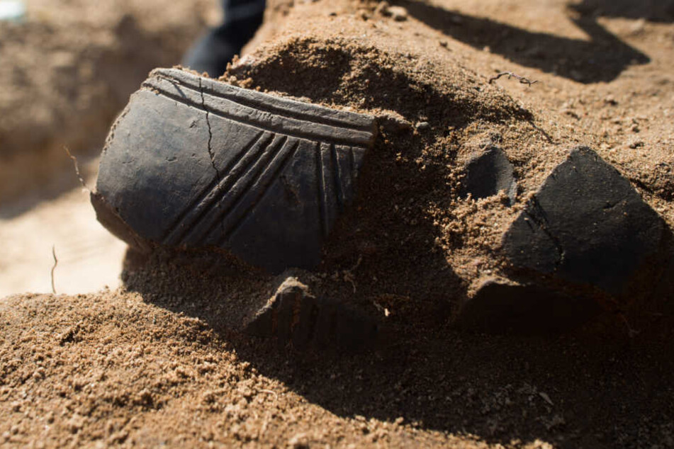 Rund 4000 Jahre lagen die Toten unter der Erde. (Symbolbild)
