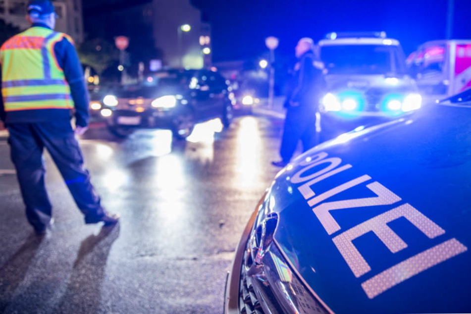 Der getroffene Autofahrer blieb zum Glück unverletzt, erlitt jedoch durch den Steinwurf einen Schock. (Symbolbild)