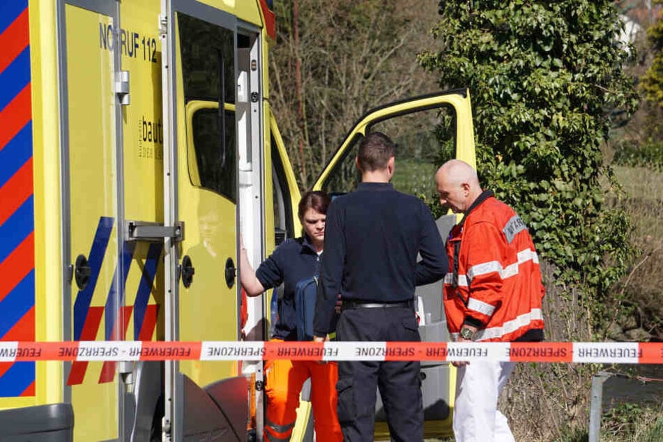 Ein Passant hatte eine Frau in der Spree in Bautzen entdeckt - der Notarzt konnte nur noch ihren Tod feststellen.