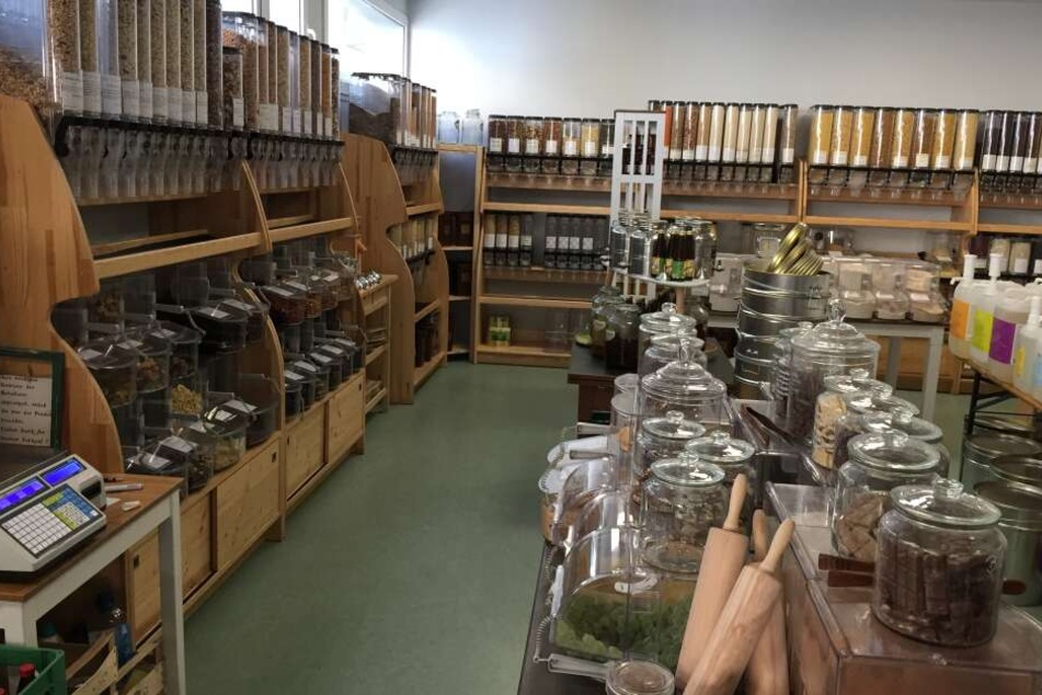 Bulk-Bins, Vorratsbehälter und Pumpkanister - der Unverpackt-Laden in Darmstadt hat ein riesiges Sortiment.