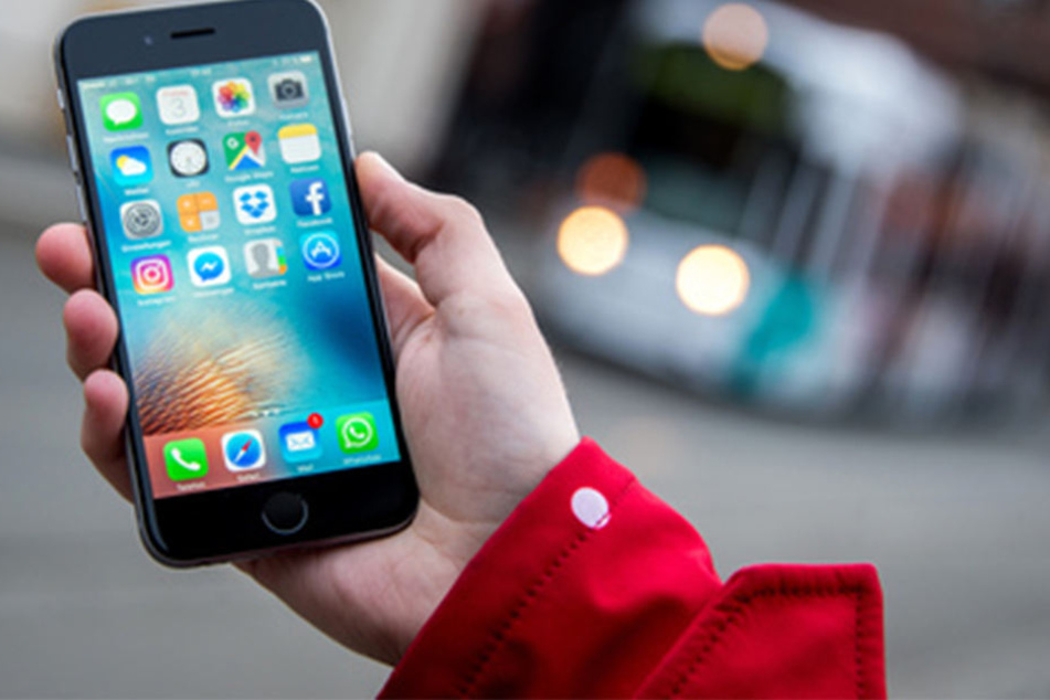 Unser Smartphone und soziale Medien werden immer wichtiger - dafür legen wir jedes Buch aus der Hand.