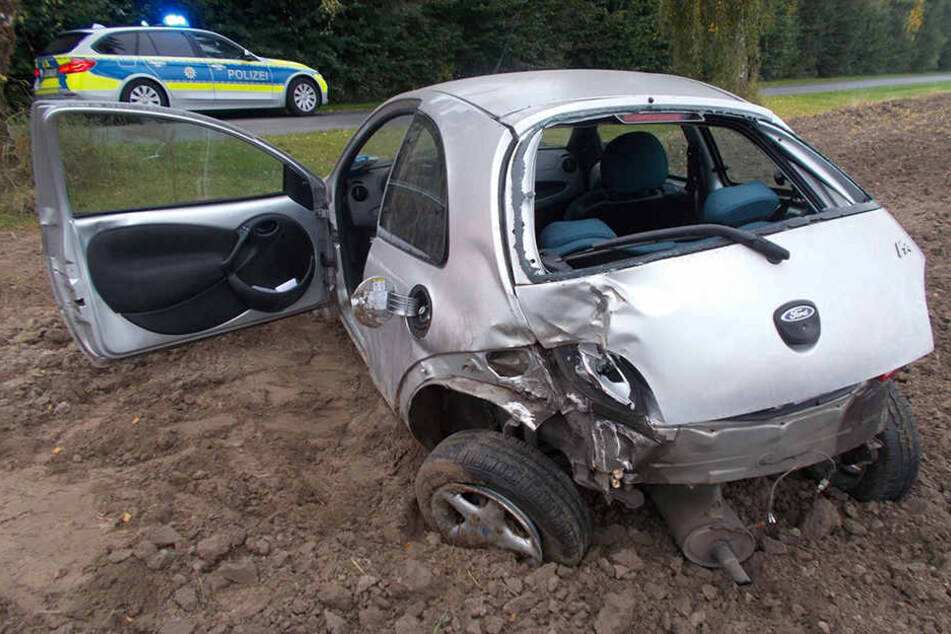 Der Ford Ka wurde bei dem Crash komplett zerstört.