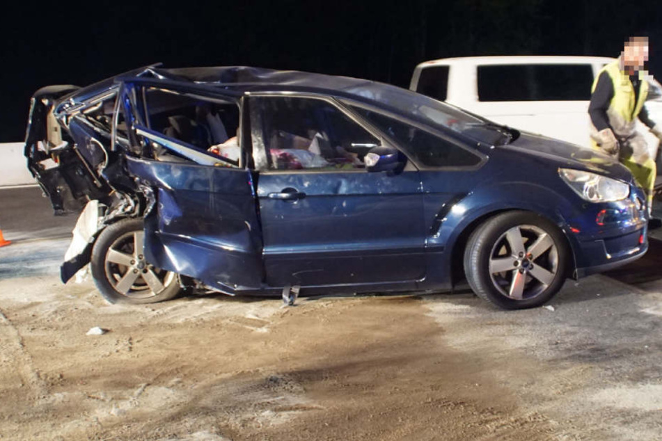 Ins Heck dieses S-Max krachte der betrunkene 56-Jährige. Ein Kind wurde lebensgefährlich verletzt.
