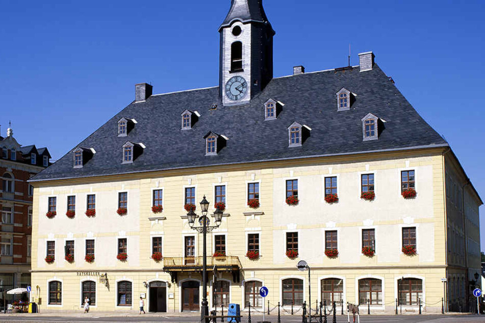 Die Stadtverwaltung Annaberger hat jetzt ein Alkoholverbot rund um den Schutzteich durchgesetzt.