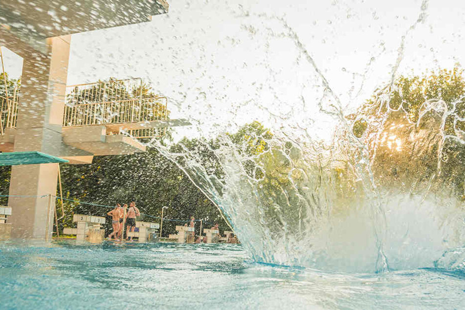 Gute Nachrichten für Wasserratten: Die Freibad-Saison wurde fast überall verlängert.