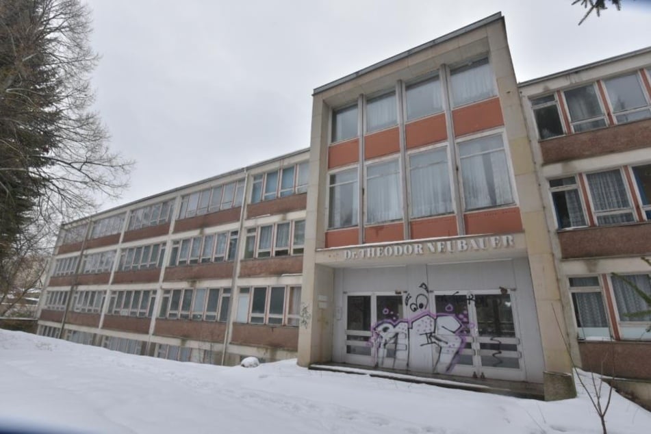 Die ehemalige Theodor-Neubauer-Schule in Bernsdorf soll zur neuen
internationalen Schule umgebaut werden.