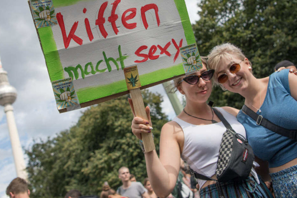 Teilnehmerinnen bei der 23. Hanfparade in Berlin.
