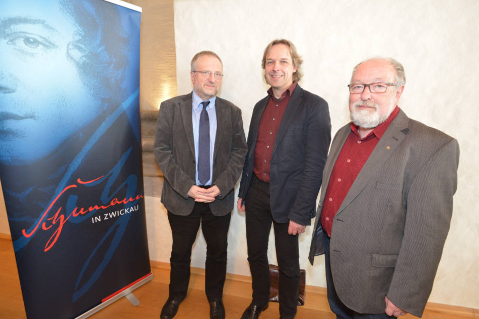 Ralf Eisenbeiß (65), Chef des Schumann-Chorfestivals, Thomas Synofzik (51), Direktor des Schumann-Hauses, und Zwickaus Kulturamtsleiter Michael Löffler (59) freuen sich auf das gemeinsame Schumannfestival.