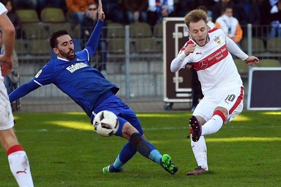 Jordi Figueras (l.) gegen Stuttgarts Alexandru Maxim.