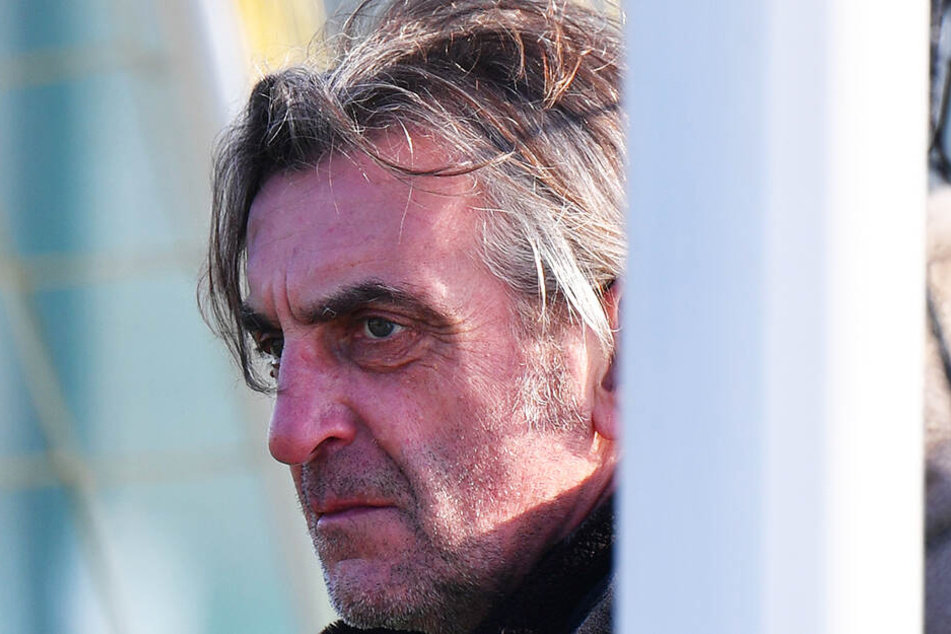 Dynamos Sportdirektor Ralf Minge verfolgte den 0:3-Test gegen Jena mit grimmiger Miene, wollte danach aber weder zur Tagesordnung übergehen noch in Aktionismus verfallen.