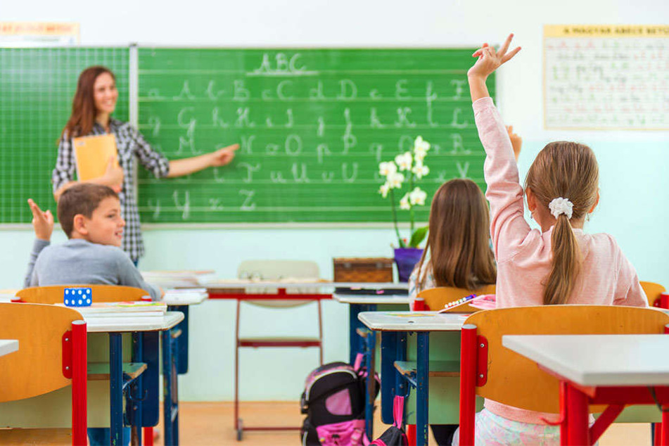Ein Grad zu viel und das Chaos blieb aus: Kinder müssen zur Schule gehen.