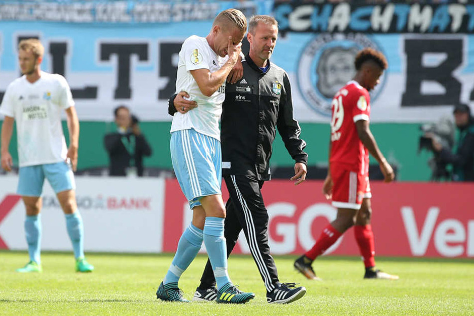 Bitter! Das Pokalspiel gegen die Bayern endete für Dennis Grote doppelt tragisch.