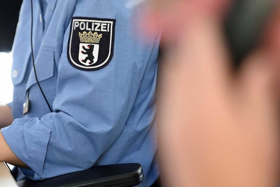 Nach einem Einbruch in die Ausländer-Behörde fahndet die Berliner Polizei nach gestohlenen Unterlagen