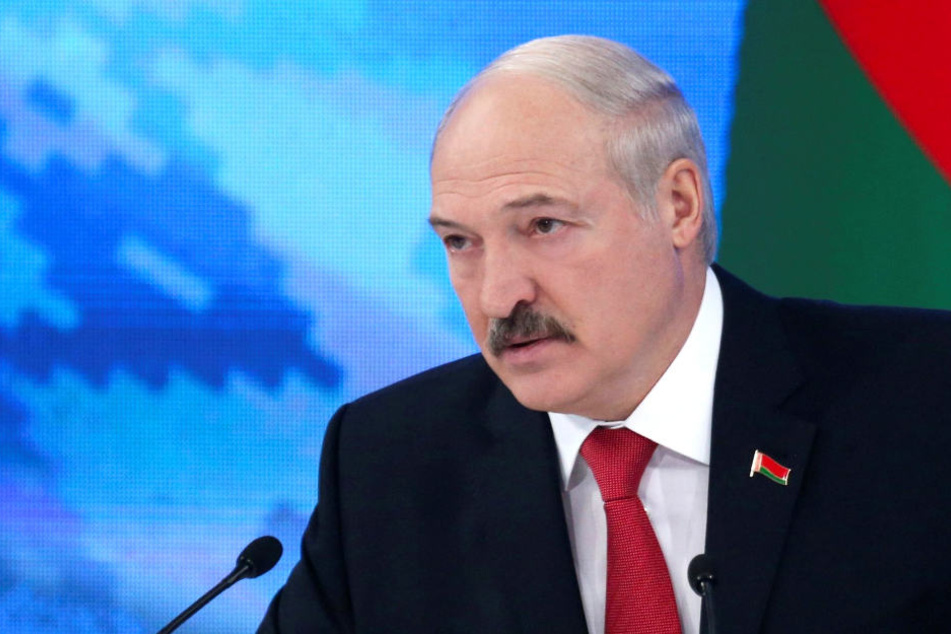 Laut dem Dekret von Präsident Alexander Lukaschenko (62) soll jeder eine "Mindeststeuer" in Höhe eines Monatsverdiensts entrichten - auch die Armen.