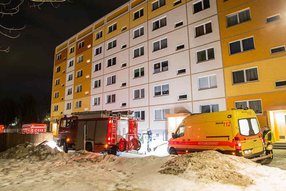 Da die Feuerwehr schnell vor Ort war, konnte ein Brandausbruch in der Wohnung verhindert werden.