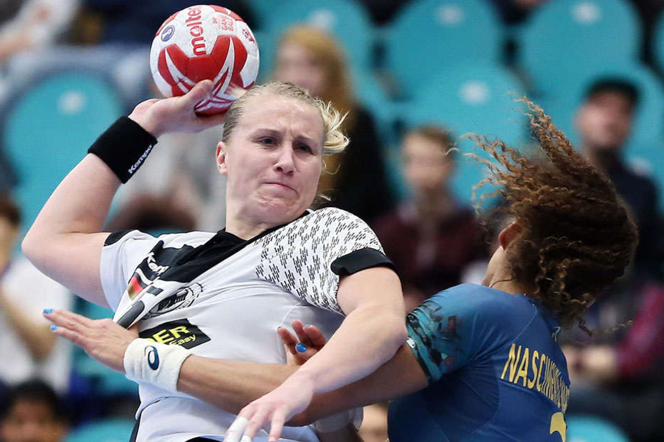 Um die Schulden des HCL etwas zu drücken, wechselt Saskia Lang (l.) zur kommenden Saison zum Meister Thüringer HC.