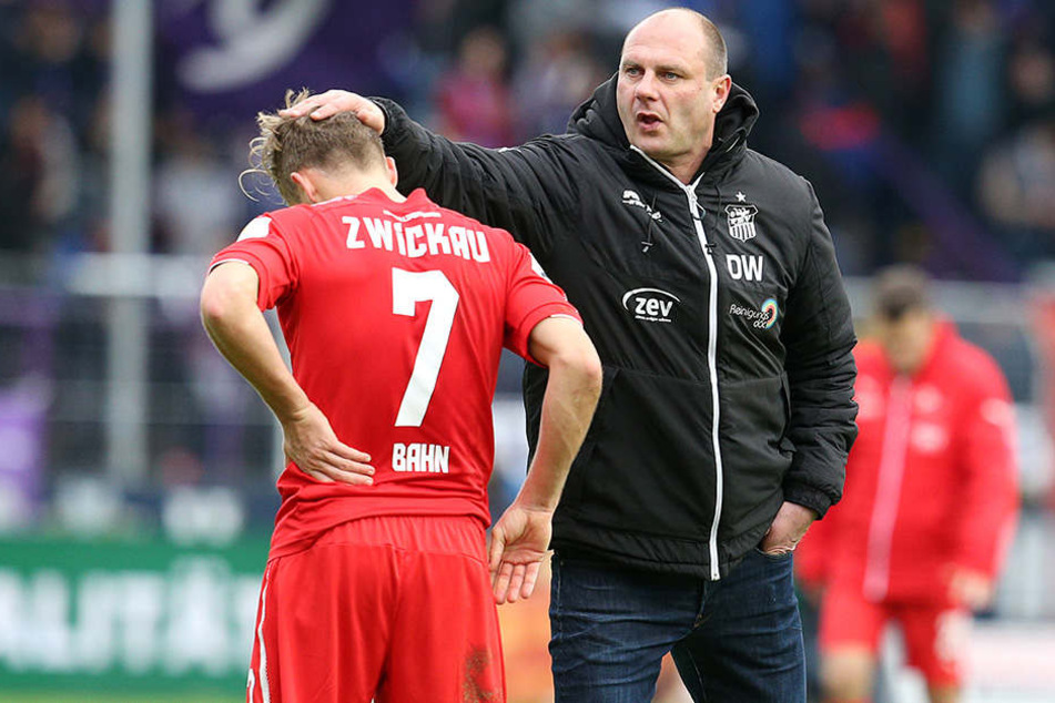Sportdirektor David Wagner (r., mit Bentley Baxter Bahn) muss schnell einen neuen Trainer finden, der den FSV ab Sommer übernimmt.