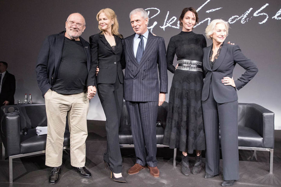 Fotograf Lindbergh (l.) stellte mit Pirelli-CEO Marco Tronchetti Provera und "seinen Models" den neuen Kalender vor.
