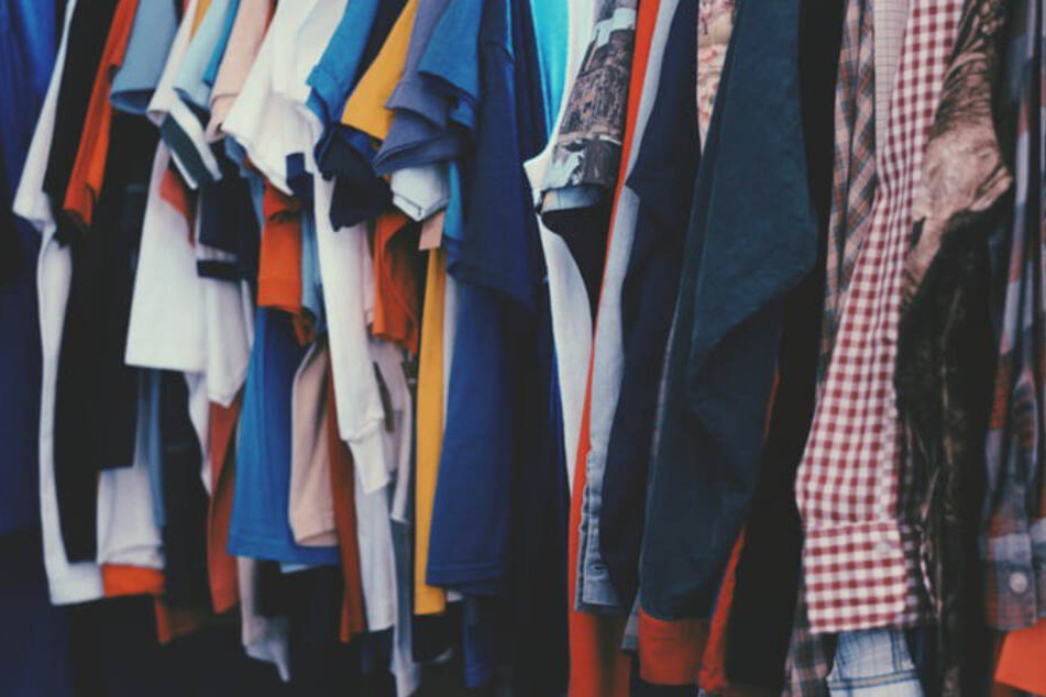 Polyester, Nylon, Polyamid, Elastan, Acryl - all deise synthetischen Materialien werden aus Erdöl hergestellt.