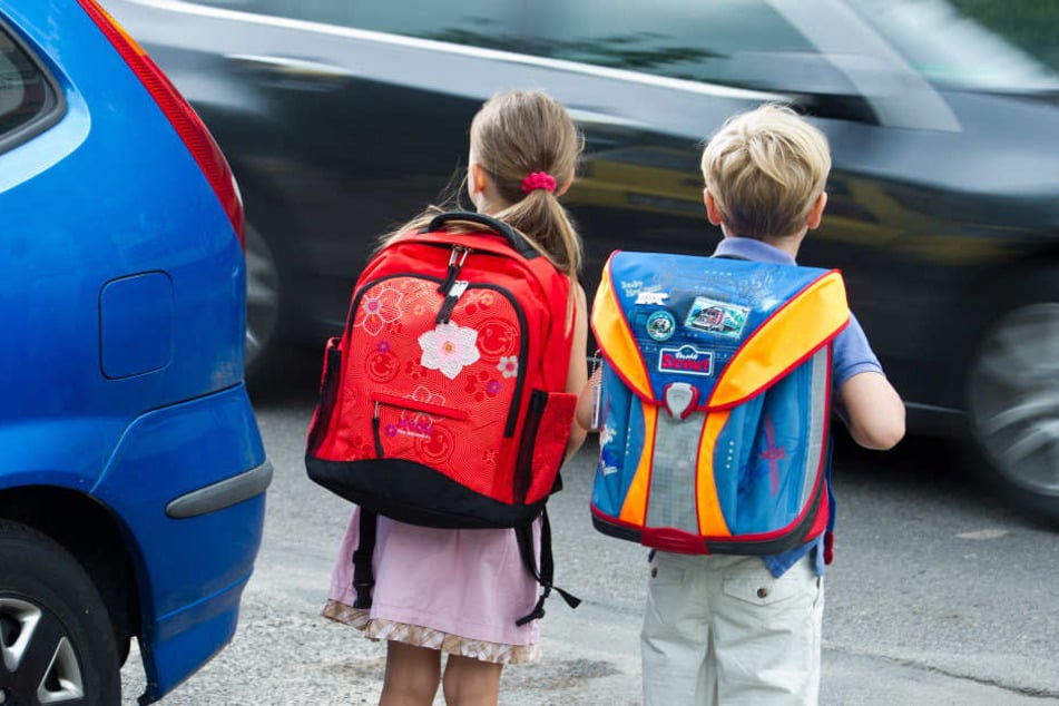 In Hoyerswerda soll ein vermummter Mann Kinder auf dem Heimweg angesprochen haben. (Symbolbild)