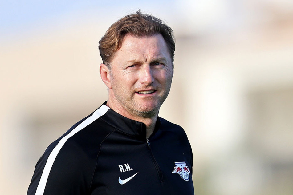 RB-Trainer Ralph Hasenhüttl will auch nach der Doppel-Niederlage nicht den Kopf in den Sand stecken: "In Bremen müssen wir versuchen, uns wieder besser zu verkaufen."