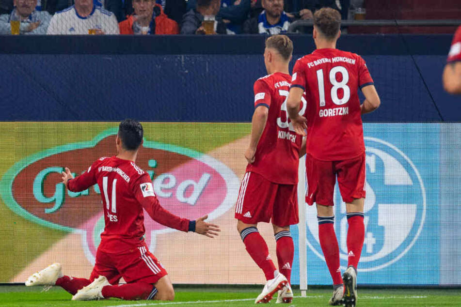 James Rodriguez (l.) brachte den FC Bayern nach einer Ecke in Führung.